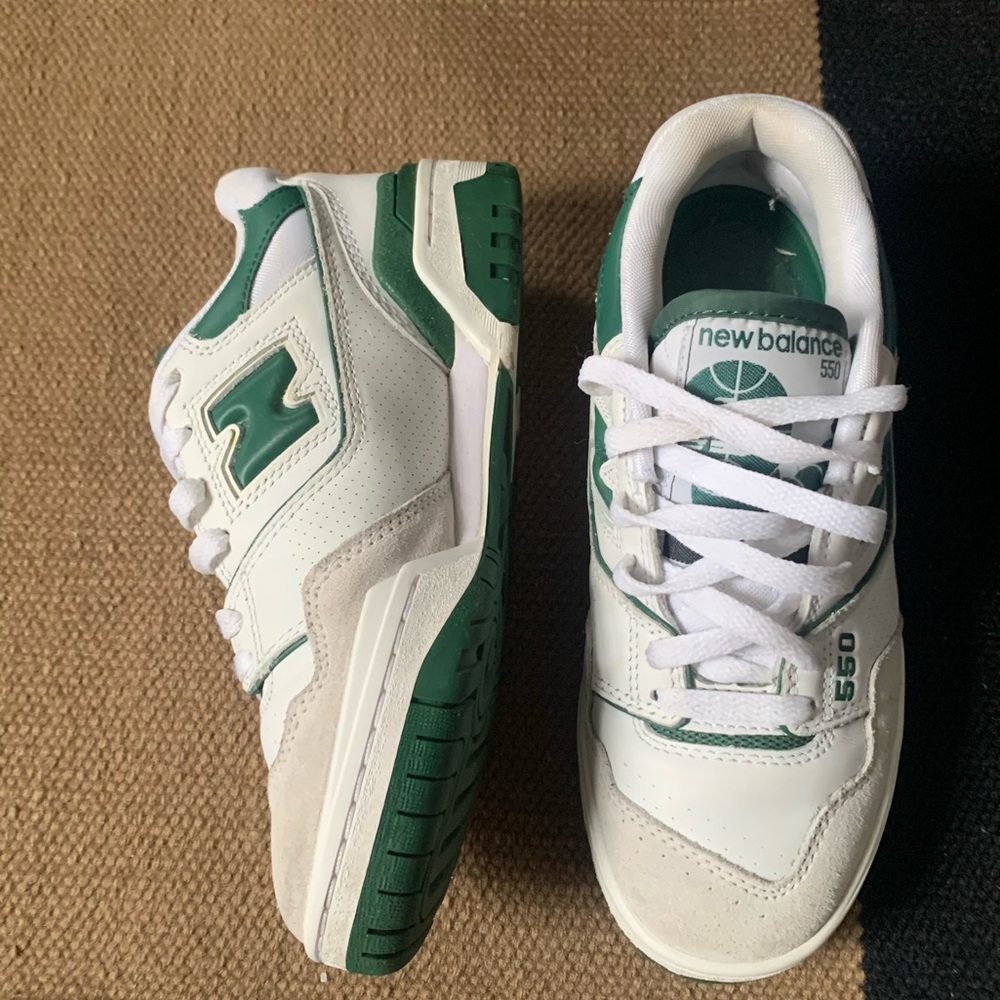 NEW BALANCE 550 - GREEN / WHITE
